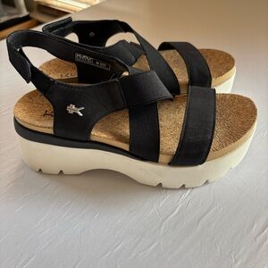 KURU Loma Leather Criss Cross Platform Sandals Size 8 Black/White